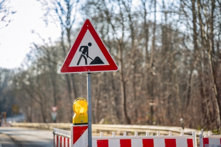 Während der Bauarbeiten wird der Verkehr über Herbram-Wald und Schwaney umgeleitet. ©Adobe.stock.com - Sven Krueger